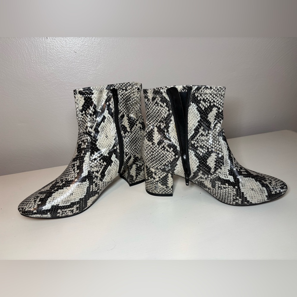 Time & Tru Snakeskin Ankle Booties with zipper. US Womens 10